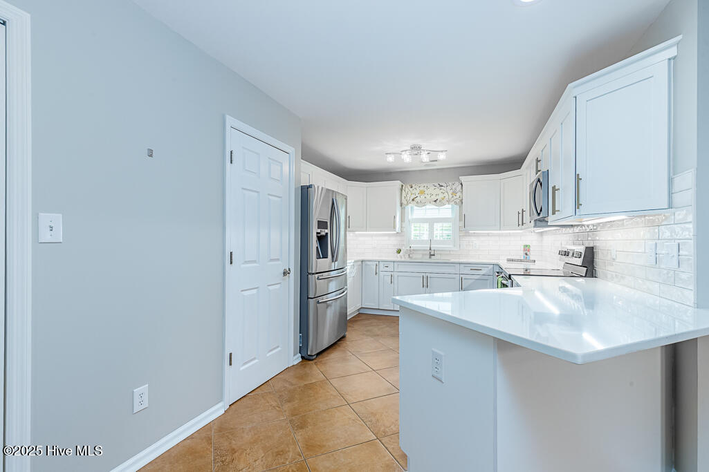 604 Fox Ridge Court Havelock, NC 28532 - Photo 5 of 24 Kitchen Bar