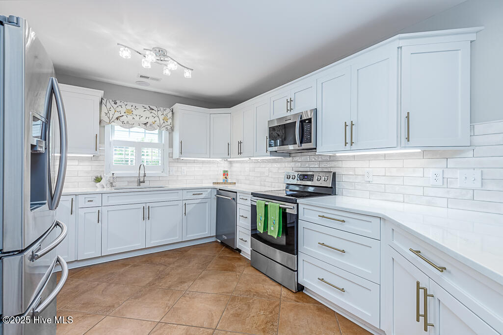 604 Fox Ridge Court Havelock, NC 28532 - Photo 6 of 24 Beautiful Quartz Counters