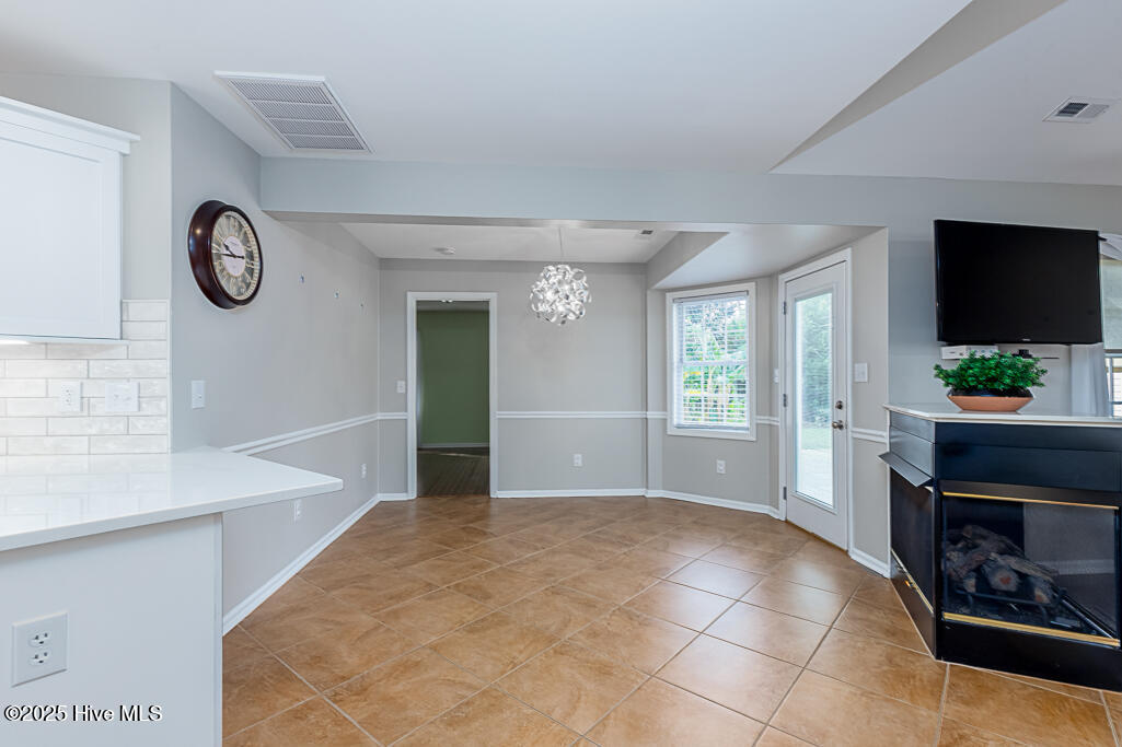 604 Fox Ridge Court Havelock, NC 28532 - Photo 7 of 24 Breakfast Area w/Door to Patio
