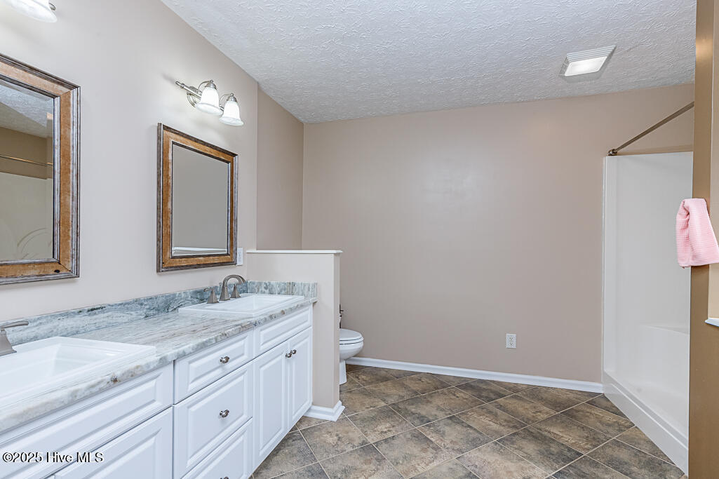 604 Fox Ridge Court Havelock, NC 28532 - Photo 10 of 24 Double Vanity