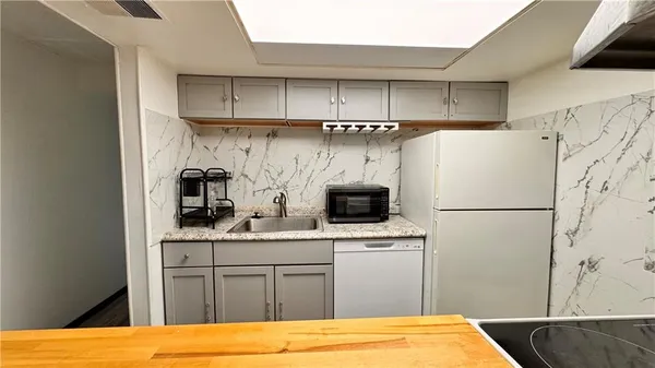 $129,900 | 323 Ridge Point Circle, Unit A11, Bridgeville, PA 15017
