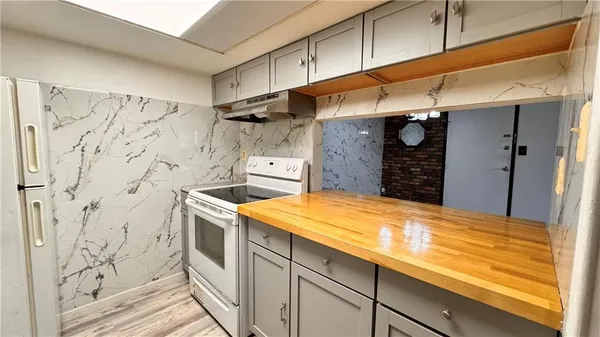 $129,900 | 323 Ridge Point Circle, Unit A11, Bridgeville, PA 15017