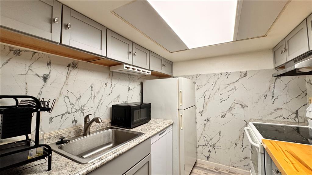 323 Ridge Point Circle, Unit A11 Bridgeville, PA 15017 - Photo 18 of 31