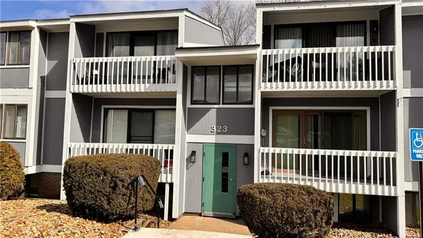 $129,900 | 323 Ridge Point Circle, Unit A11, Bridgeville, PA 15017