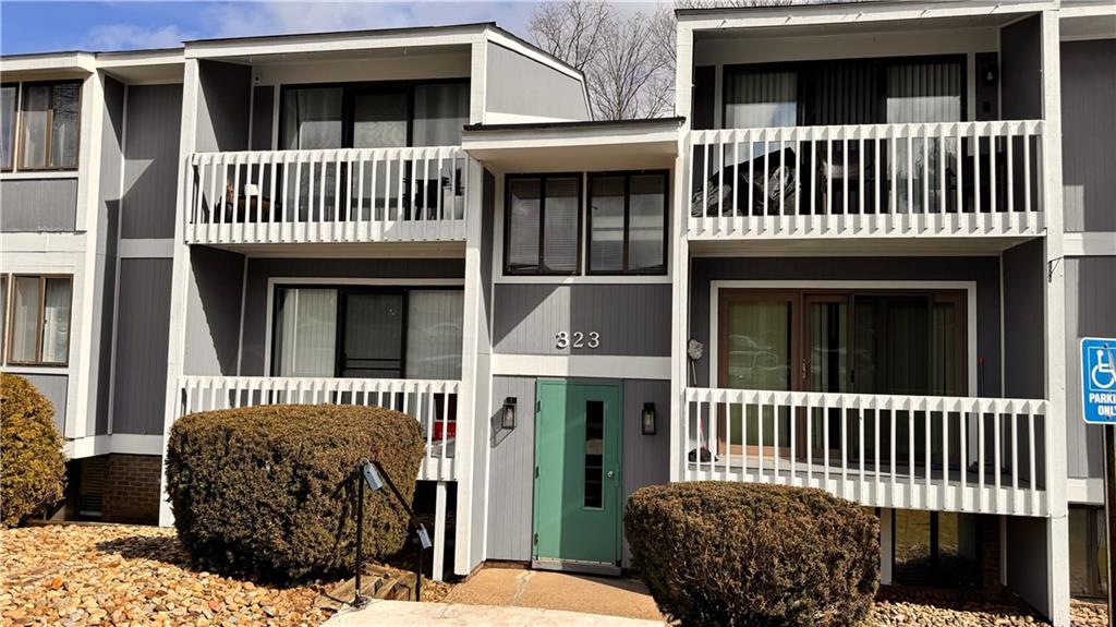 323 Ridge Point Circle, Unit A11 Bridgeville, PA 15017 - Photo 2 of 31