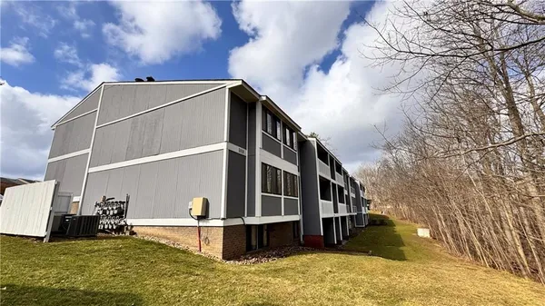 $129,900 | 323 Ridge Point Circle, Unit A11, Bridgeville, PA 15017