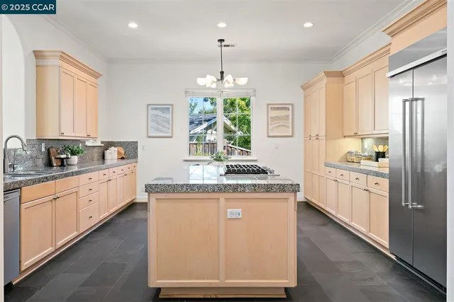 $2,299,000 | 6 Whiting Court, Moraga, CA 94556