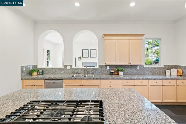 $2,299,000 | 6 Whiting Court, Moraga, CA 94556