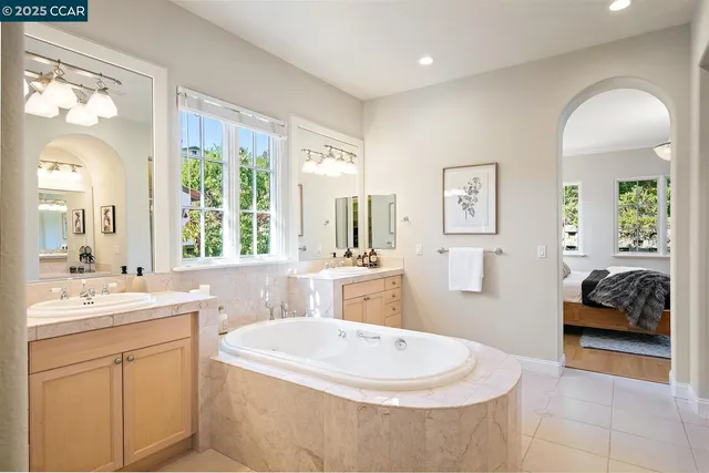 $2,299,000 | 6 Whiting Court, Moraga, CA 94556