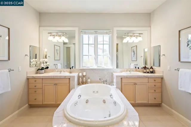 $2,299,000 | 6 Whiting Court, Moraga, CA 94556