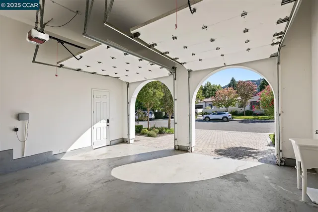 $2,299,000 | 6 Whiting Court, Moraga, CA 94556