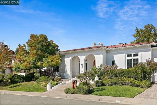 $2,299,000 | 6 Whiting Court, Moraga, CA 94556