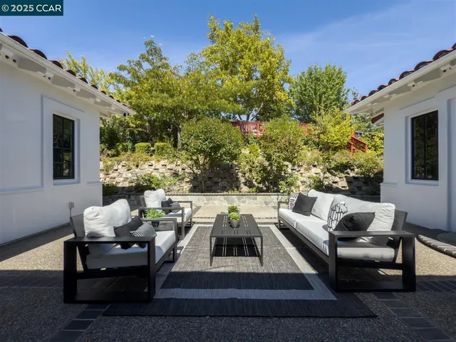 $2,299,000 | 6 Whiting Court, Moraga, CA 94556