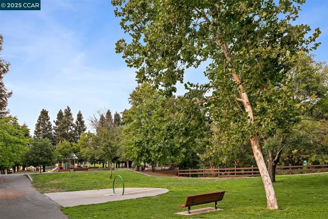 $2,299,000 | 6 Whiting Court, Moraga, CA 94556