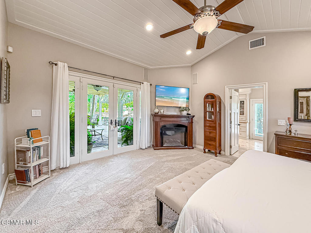 3116 Lori Circle Simi Valley, CA 93063 - Photo 41 of 74 a spacious bedroom with a large bed and a large window