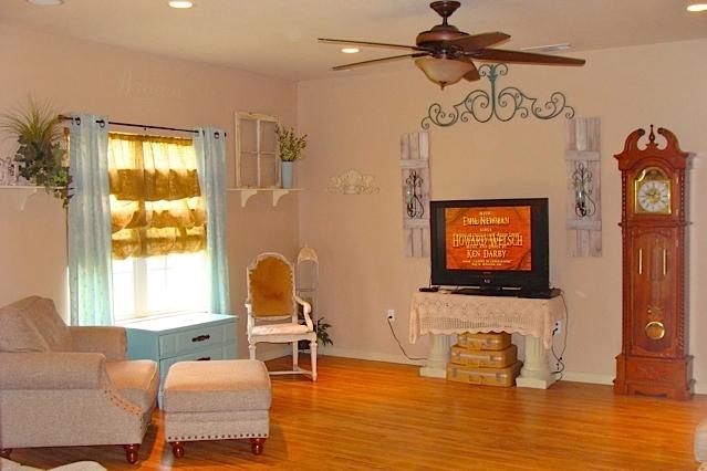 749 Davidson Road DeFuniak Springs, FL 32433 - Photo 22 of 46 Living Room