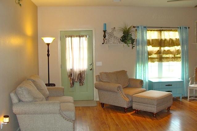 749 Davidson Road DeFuniak Springs, FL 32433 - Photo 23 of 46 Living Room