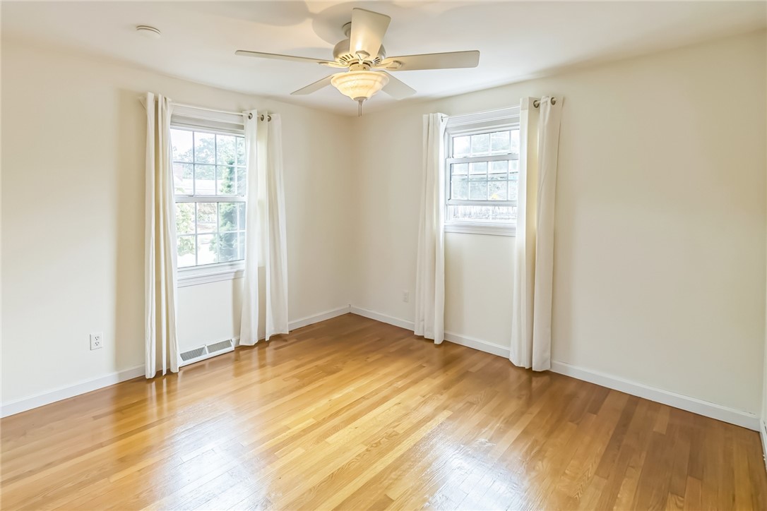 67 Colony Road East Providence, RI 02915 - Photo 8 of 25