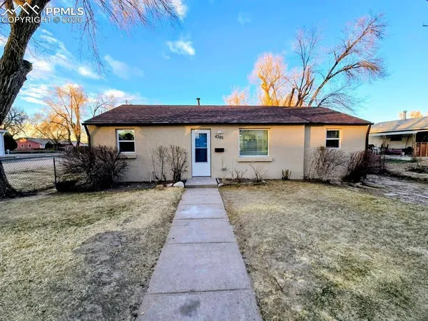 a view of a house with a backyard