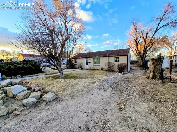a view of house with a yard