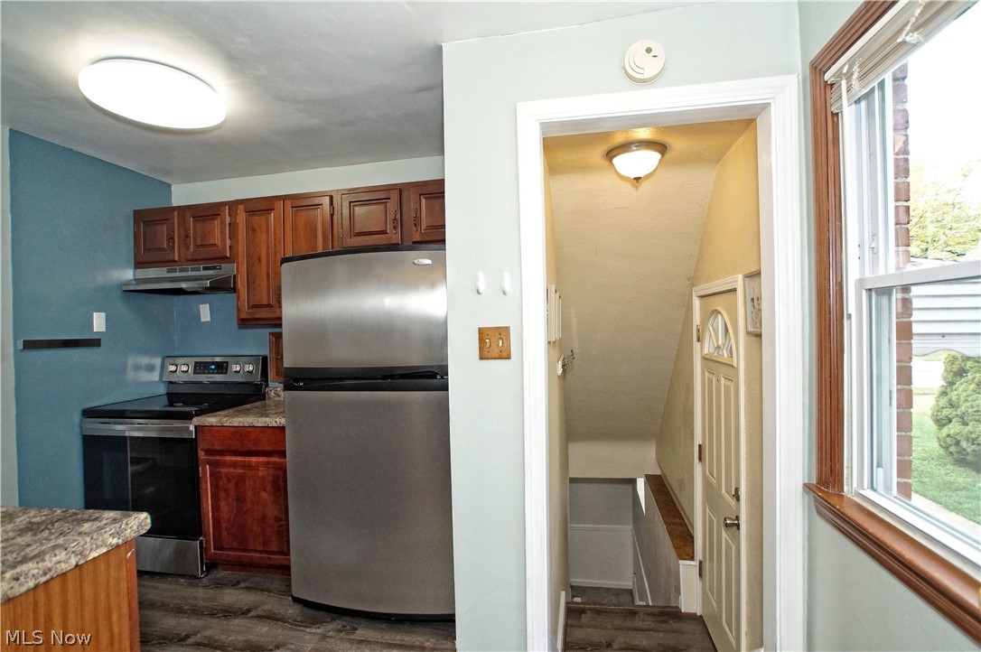 1073 Avondale Road Cleveland, OH 44121 - Photo 9 of 35