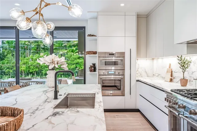 $4,295,000 | 6781 Southwest 75th Terrace, South Miami, FL 33143