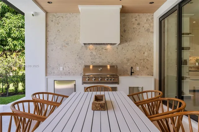 $4,295,000 | 6781 Southwest 75th Terrace, South Miami, FL 33143