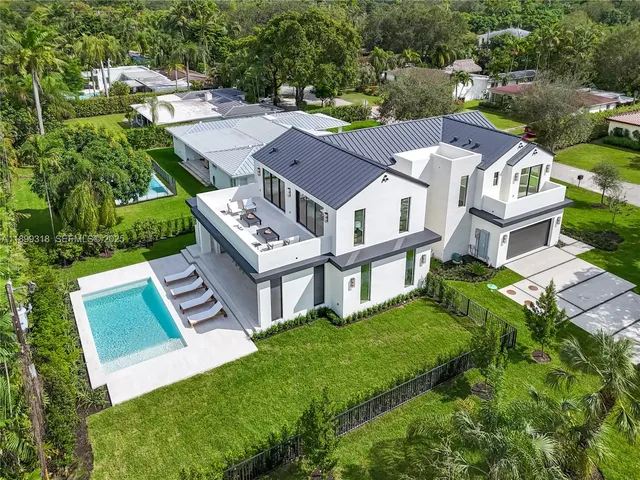 $4,295,000 | 6781 Southwest 75th Terrace, South Miami, FL 33143