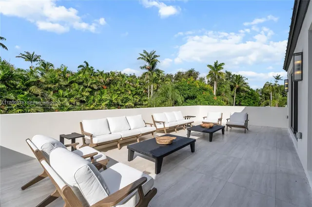 $4,295,000 | 6781 Southwest 75th Terrace, South Miami, FL 33143