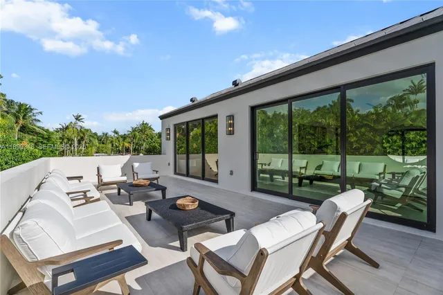 $4,295,000 | 6781 Southwest 75th Terrace, South Miami, FL 33143