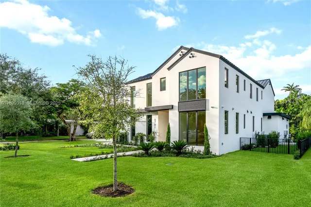 $4,295,000 | 6781 Southwest 75th Terrace, South Miami, FL 33143