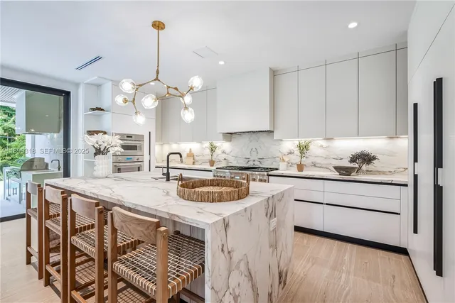 $4,295,000 | 6781 Southwest 75th Terrace, South Miami, FL 33143