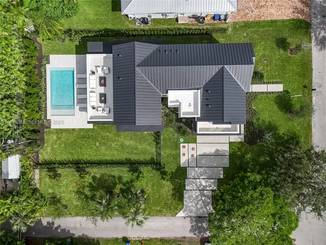 $4,295,000 | 6781 Southwest 75th Terrace, South Miami, FL 33143