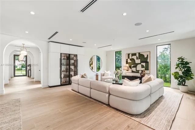 $4,295,000 | 6781 Southwest 75th Terrace, South Miami, FL 33143