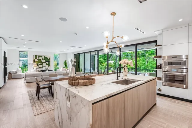 $4,295,000 | 6781 Southwest 75th Terrace, South Miami, FL 33143
