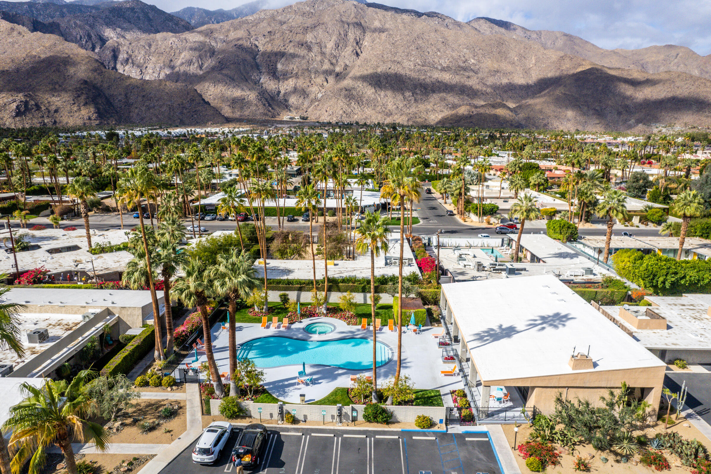 1111 East Ramon Road, Unit 29 Palm Springs, CA 92264 - Photo 29 of 39 Club House and Resort Pool