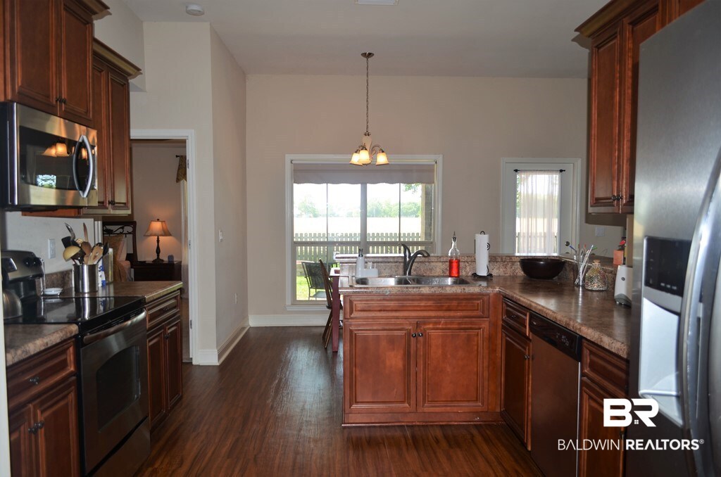 619 Fulton Loop Foley, AL 36535 - Photo 4 of 33 Kitchen