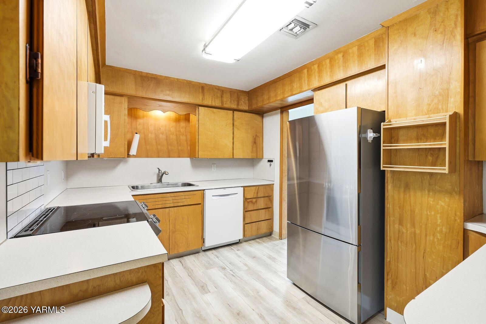 1000 Nagler Road Selah, WA 98942 - Photo 14 of 22 14kitchen