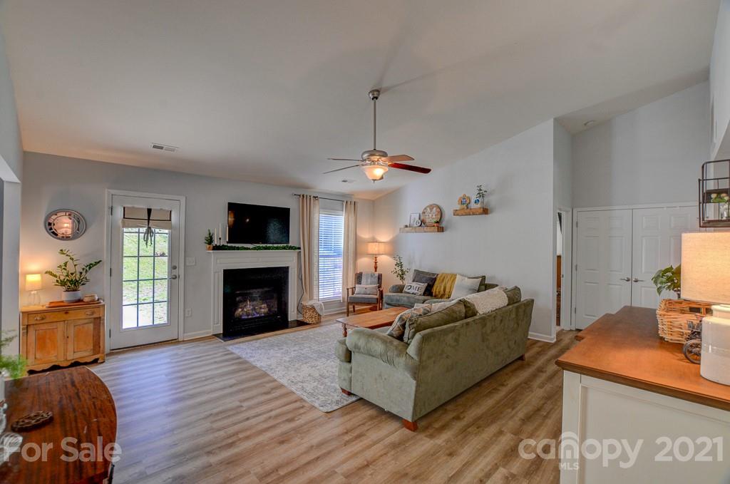 21 Yadkin Road Fletcher, NC 28732 - Photo 4 of 27