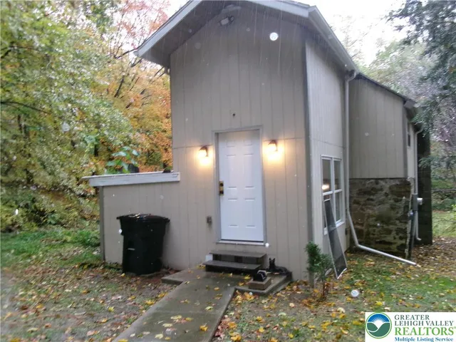 $1,350 | 2410 South Dauphin Street, Allentown, PA 18103