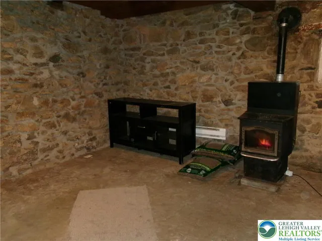 $1,350 | 2410 South Dauphin Street, Allentown, PA 18103