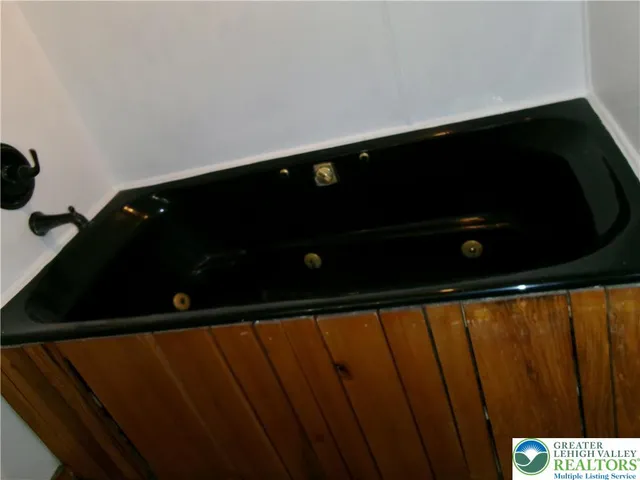 $1,350 | 2410 South Dauphin Street, Allentown, PA 18103