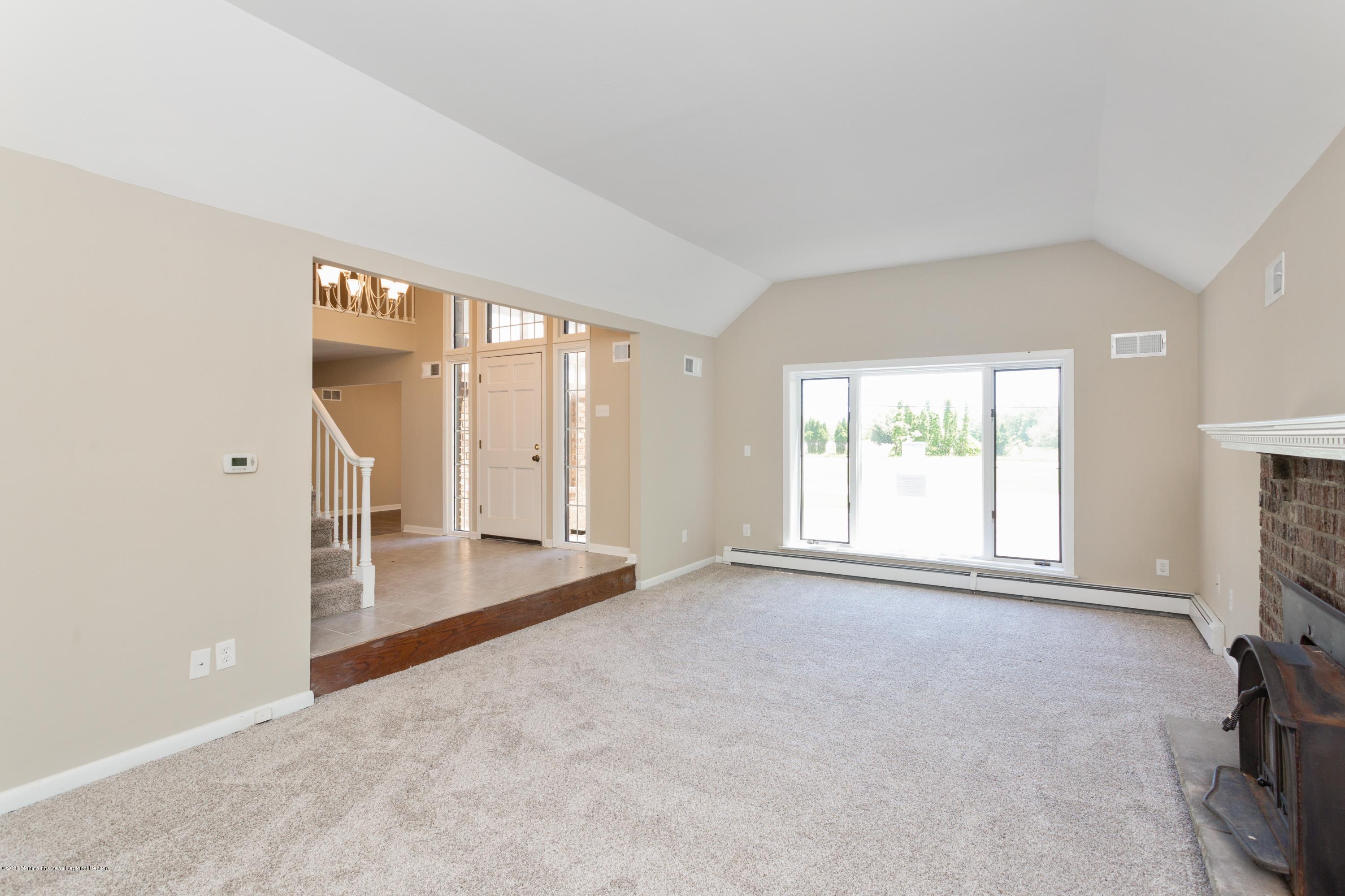122 Larrison Road Wrightstown, NJ 08562 - Photo 5 of 9 05_122LARRISONRD_2005_HiRes