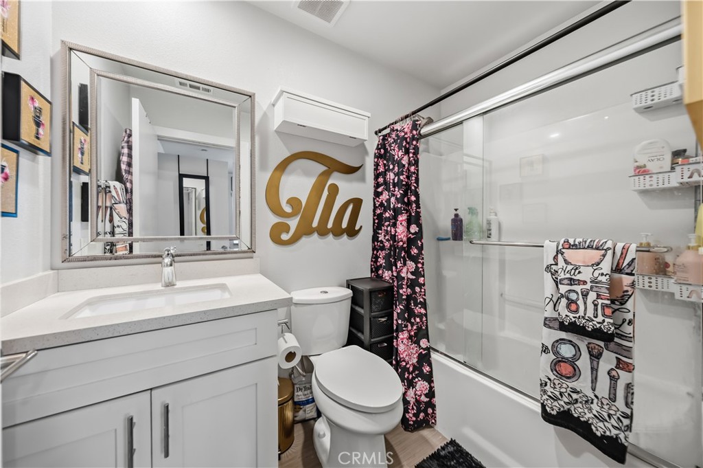 7950 Telegraph Road Downey, CA 90240 - Photo 19 of 36 Ensuite Bathroom