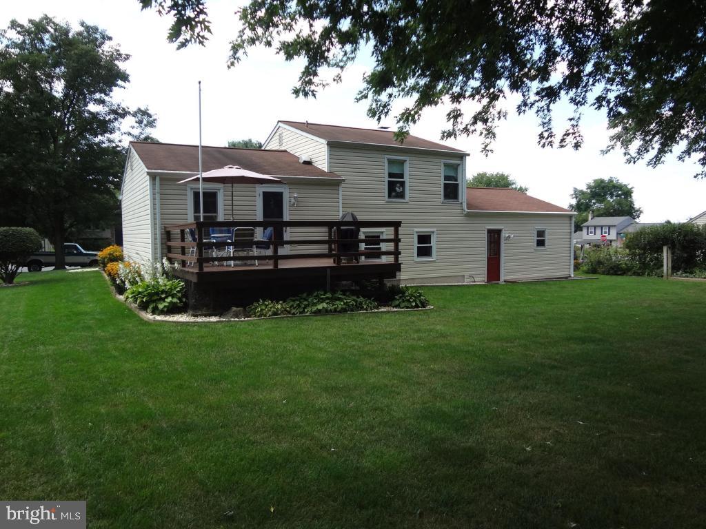 116 Winter Hill Road Lititz, PA 17543 - Photo 29 of 30 a front view of a house with a garden