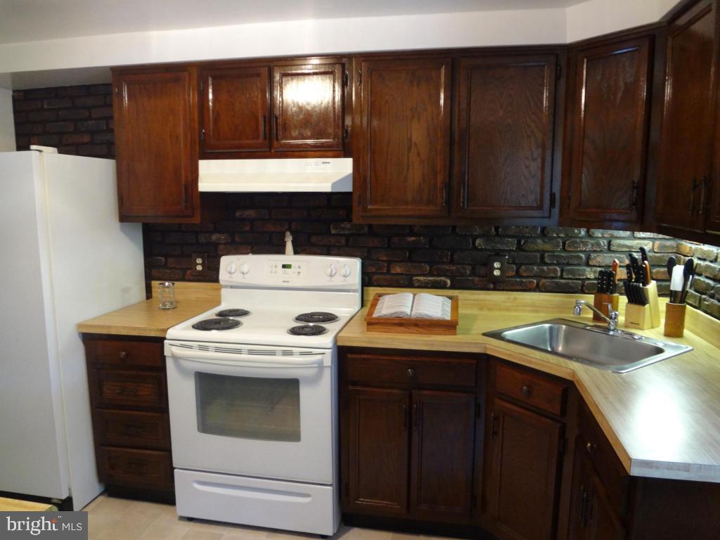 116 Winter Hill Road Lititz, PA 17543 - Photo 6 of 30 a kitchen that has a sink a stove and a microwave