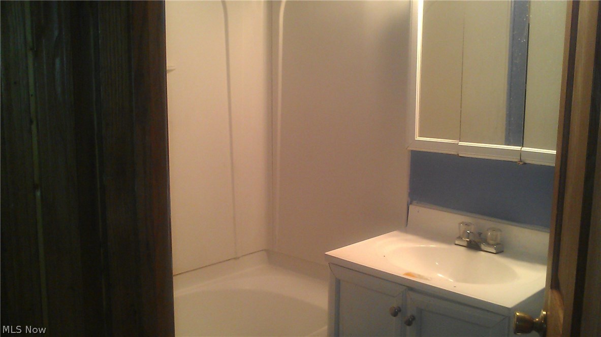 1097 Pembrook Road Cleveland Heights, OH 44121 - Photo 4 of 5
