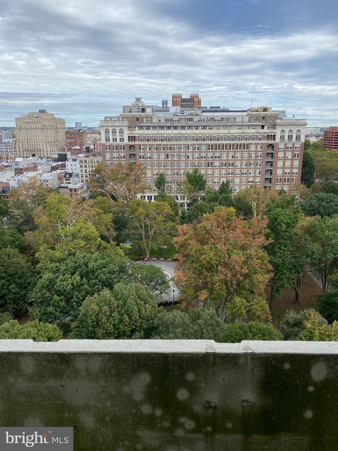 604 South Washington Square, Unit 1301 Philadelphia, PA 19106 - Photo 1 of 8