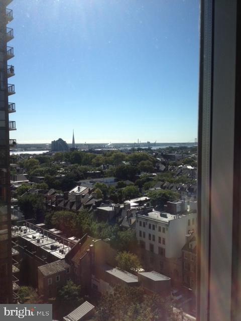 604 South Washington Square, Unit 1301 Philadelphia, PA 19106 - Photo 2 of 8