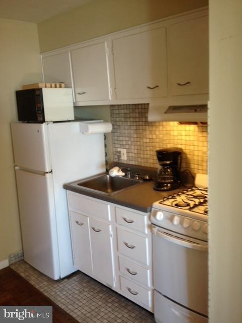 604 South Washington Square, Unit 1301 Philadelphia, PA 19106 - Photo 4 of 8